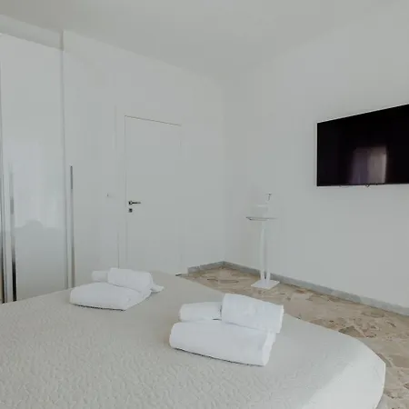 Apartamento La Terrazza Sul Mare By Monholiday